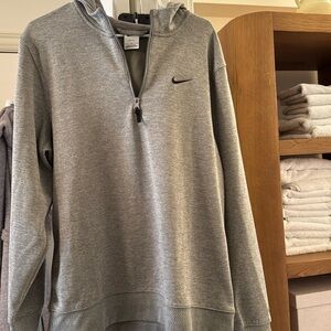 Never worn men's Nike dri-fit golf hoodie. Size L. DN1906.